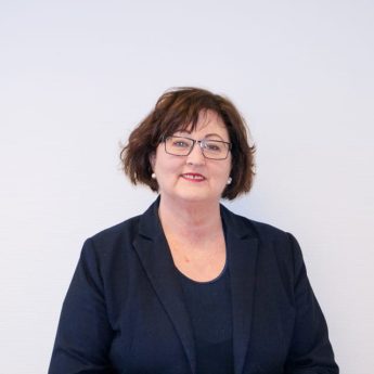 Karin Dybvad Storflor er ansatt hos Værnes Begravelsesbyrå