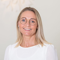 Bente Berg Solberg er ansatt hos Begravelsesbyrået Landsem