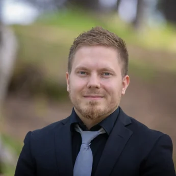 Eivind Stavem Aagnes er ansatt hos Bergs Begravelsesbyrå AS