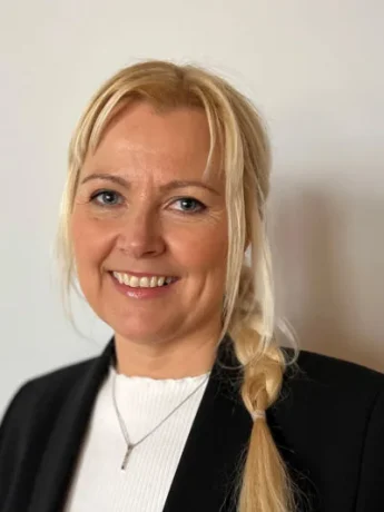Inger Lise Kjønli  er ansatt hos Personlig Gravferd AS